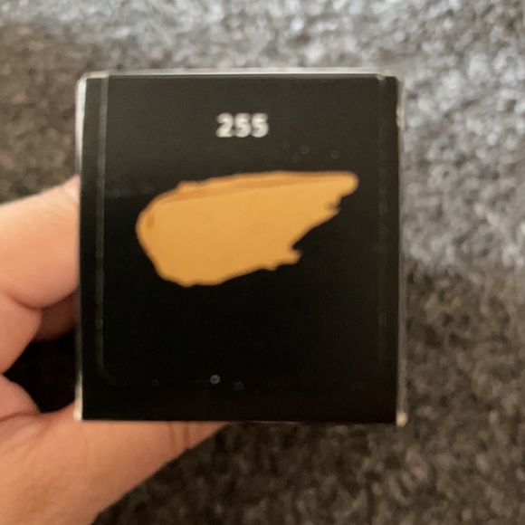 Fenty Pro Filt’r Soft Matte 255 Liquid Foundation - Picture 3 of 4